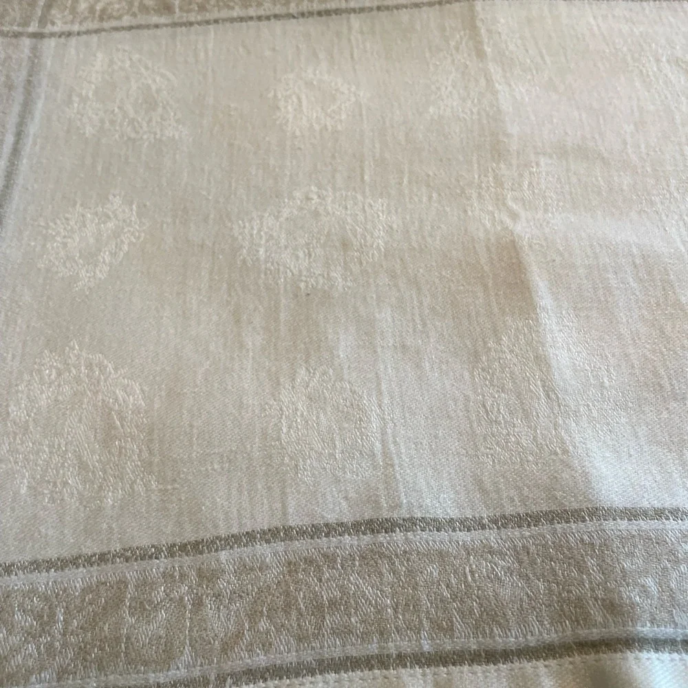 Williams Sonoma Elegant Linen Placemats